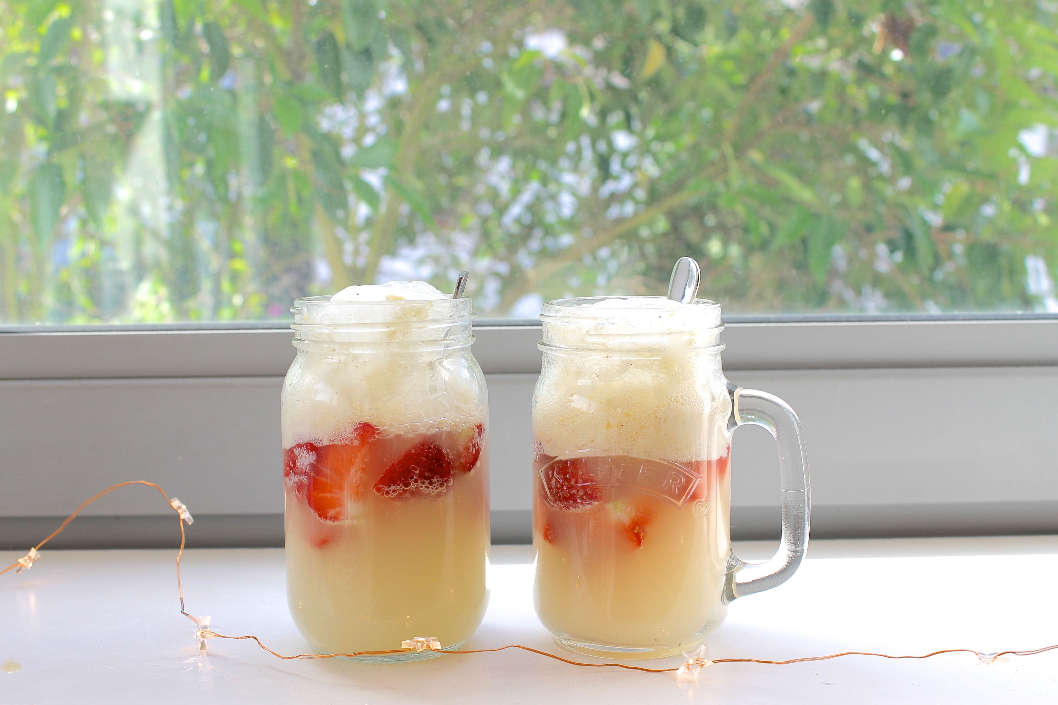 Strawberry prosecco floats blog